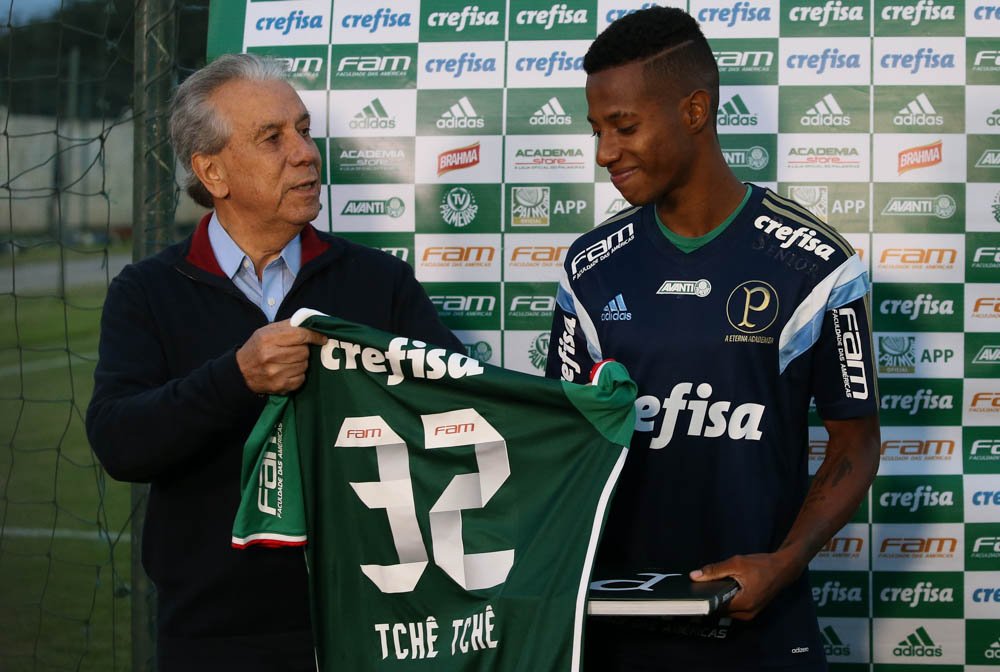 Cesar Greco/Ag.Palmeiras/Divulgação_Apresentação oficial do meia Tchê Tchê aconteceu nesta quinta (12) em Atibaia-SP