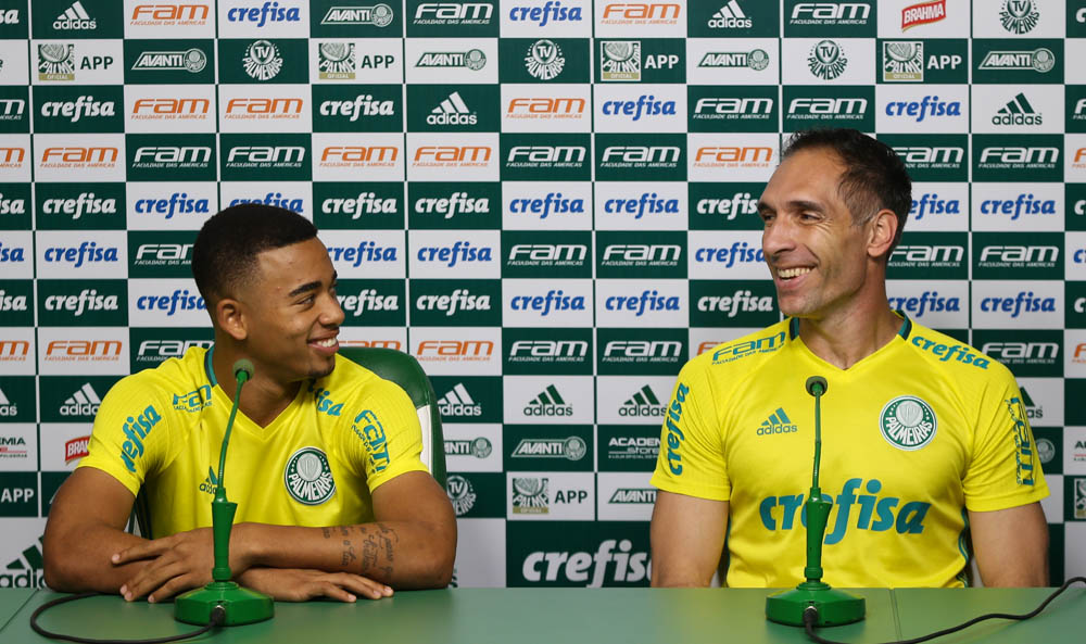 Cesar Greco/Ag.Palmeiras/Divulgação_Gabriel Jesus concedeu entrevista coletiva ao lado de Fernando Prass, companheiro de convocação