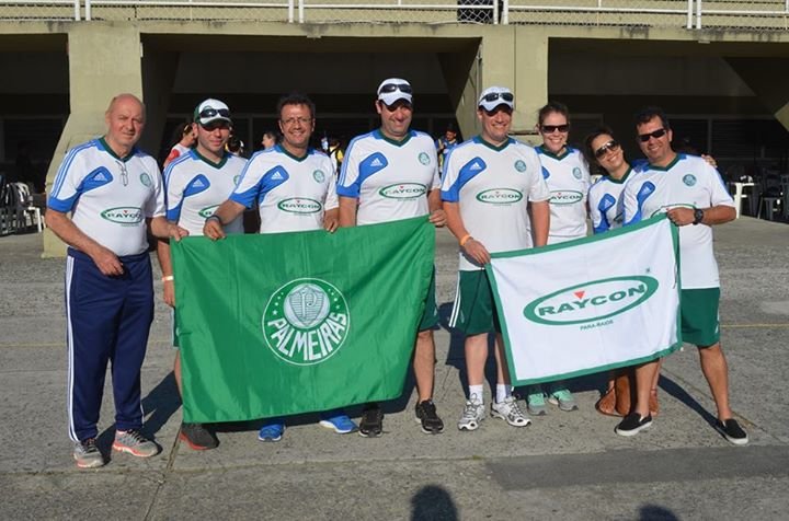 Divulgação _ <em>Em pé:</em> Fabio Tassinari, Magdiel Santos, Sarah Nikitin, Alexandre Cesar, Miguel Cesar e Isabella Tonão. <em>À frente:</em> Rogerio Zero, Ademar Carlini e Vilson Tonão. A equipe alviverde no Campeonato Brasileiro!