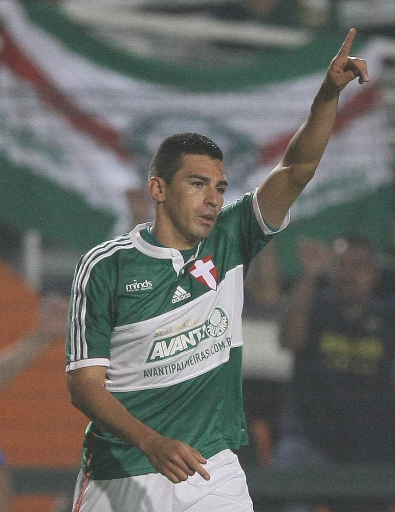 Cesar Greco/Ag. Palmeiras/Divulgação _ Após assistência perfeita de Victor Luis, Lúcio anotou o 1º gol do Verdão na partida