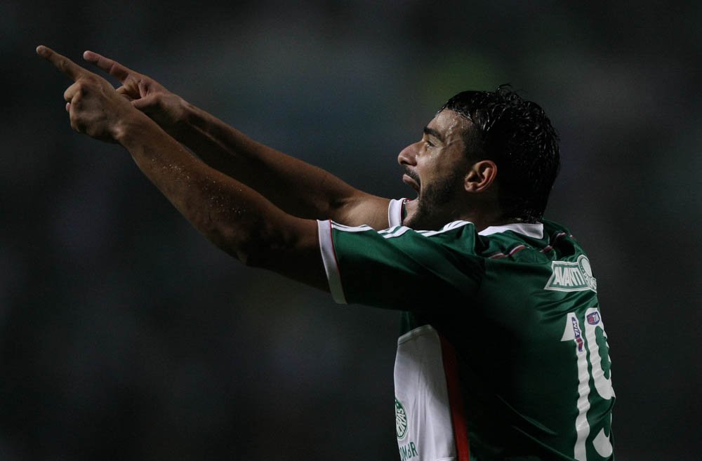 Cesar Greco/Ag. Palmeiras/Divulgação _ Henrique comemora seu 11º gol com a camisa alviverde, o nono pelo Brasileirão