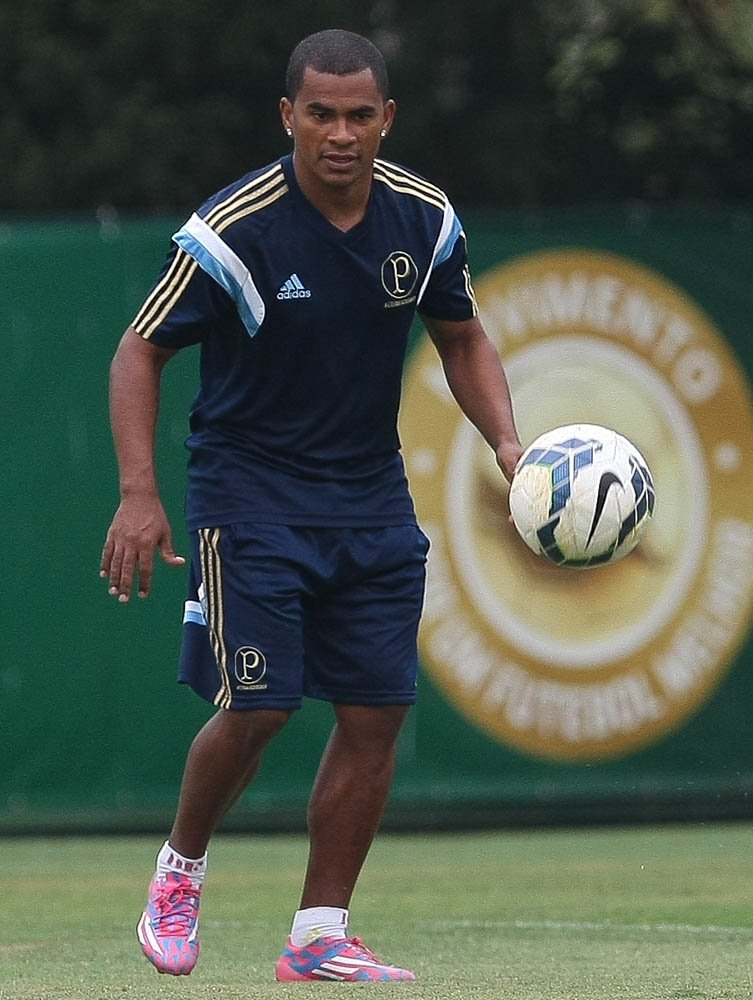 Cesar Greco/Ag. Palmeiras/Divulgação _ Fora da equipe desde a 24ª rodada do Brasileirão, Mazinho é relacionado para o clássico de amanhã