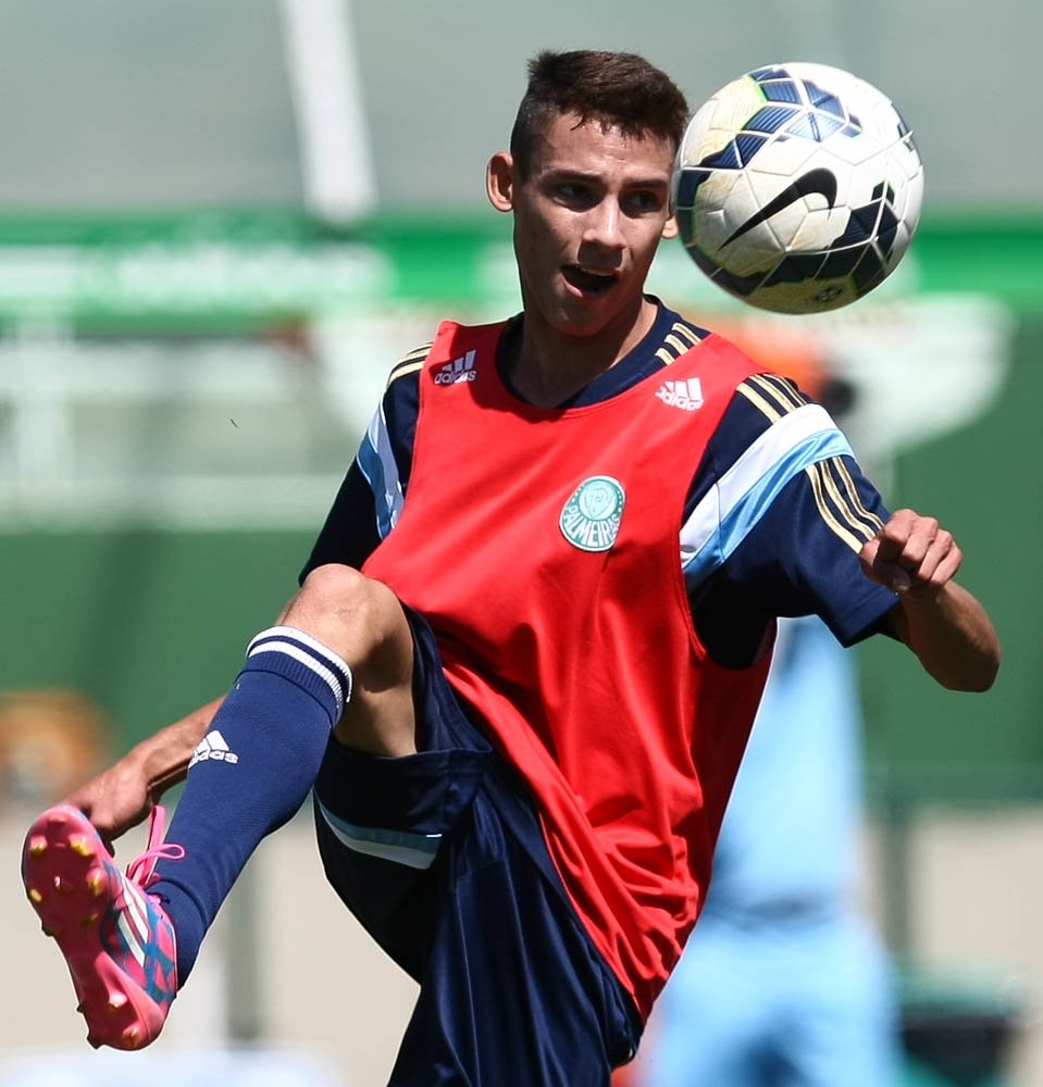 Cesar Greco/Ag. Palmeiras/Divulgação _ Everton, da categoria sub-20, treinou com o elenco profissional nesta manhã