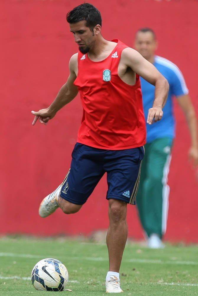 Cesar Greco/Ag. Palmeiras/Divulgação _ Victorino no treino realizado nesta manhã no estadio do Barradão, Salvador-BA