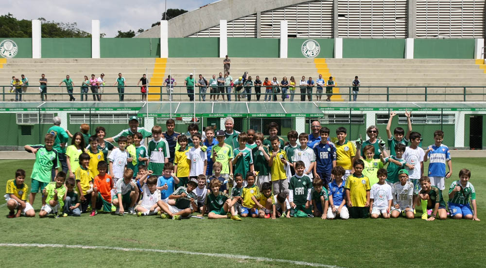 Cesar Greco/Ag. Palmeiras/Divulgação _ A garotada que visitou nesta manhã de sábado (15) o centro de treinamento da Sociedade Esportiva Palmeiras