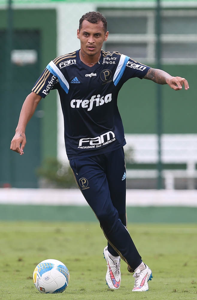 Cesar Greco/Ag. Palmeiras/Divulgação _ Alan Patrick treinou como titular nesta segunda-feira, 27