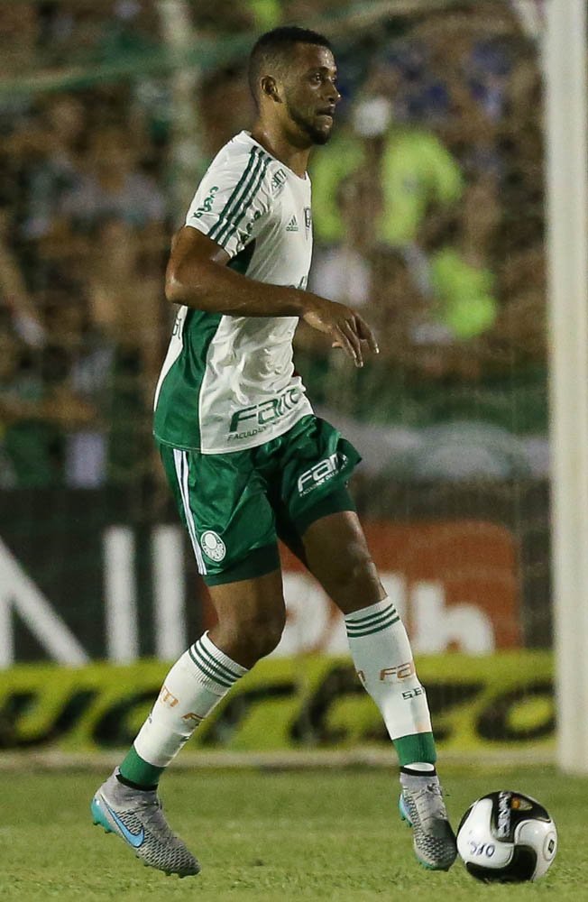Cesar Greco/Ag. Palmeiras/Divulgação _ Vitor Hugo, sempre bem nas jogadas áreas, acertou o travessão ao 13 do segundo tempo