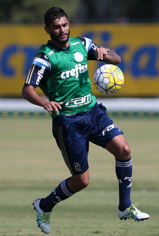 Cesar Greco/Ag Palmeiras/Divulgação _ O atacante Luan vem se destacando nos treinos