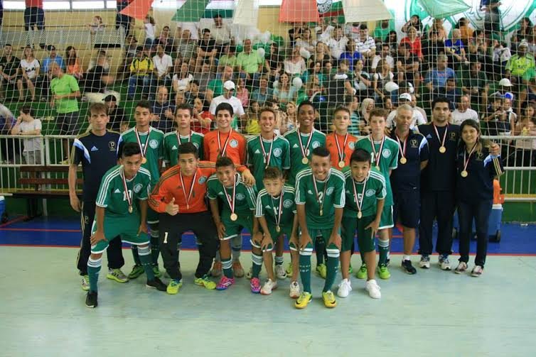  Ewerton Araujo/FPFS _ Com a melhor desefa da categoria Sub-14, o grupo levou o bronze com a vitória sobre o Juventus