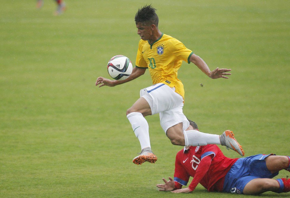 Rafael Ribeiro/CBF _ Vitinho dribla o marcador chileno no campo de ataque. O atleta é um dos artilheiros do Verdão no Paulistão Sub-17