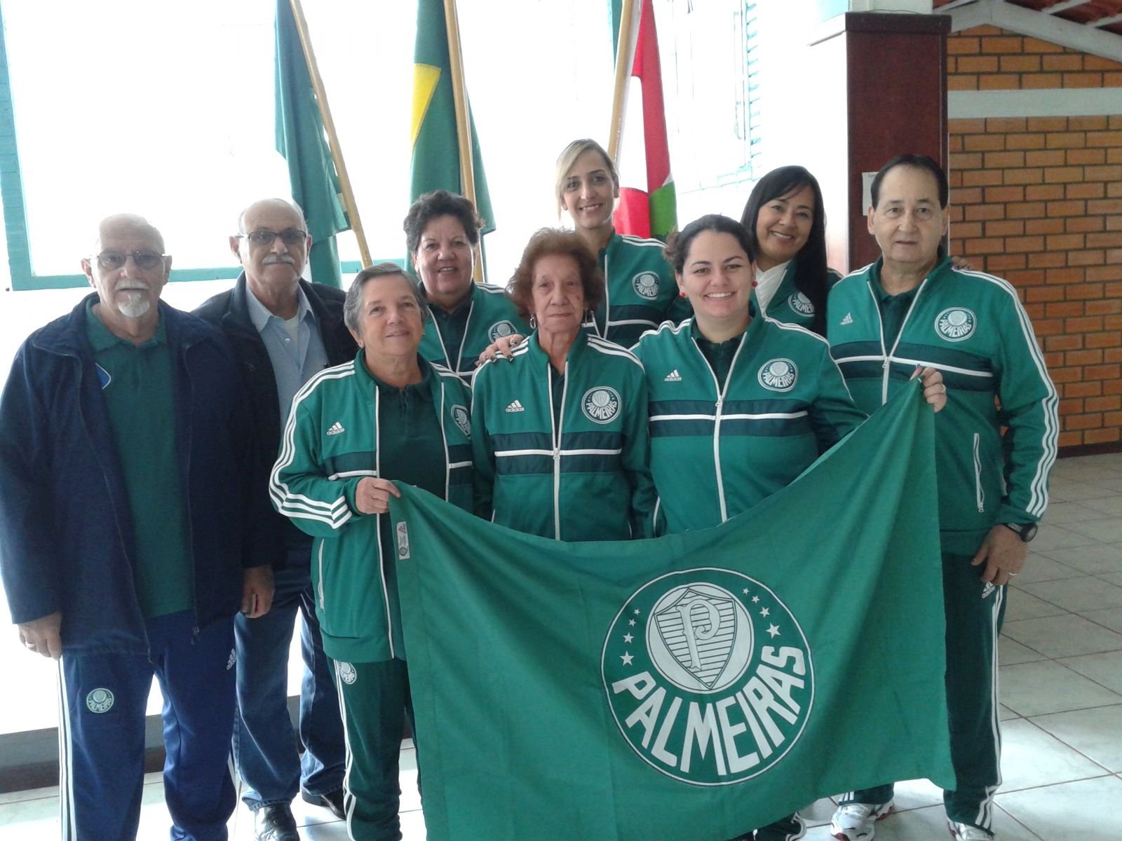 Divulgação _ Equipe de bocha feminina do Palmeiras e o presidente da Confederação Brasileira de Bocha, Walques Batista