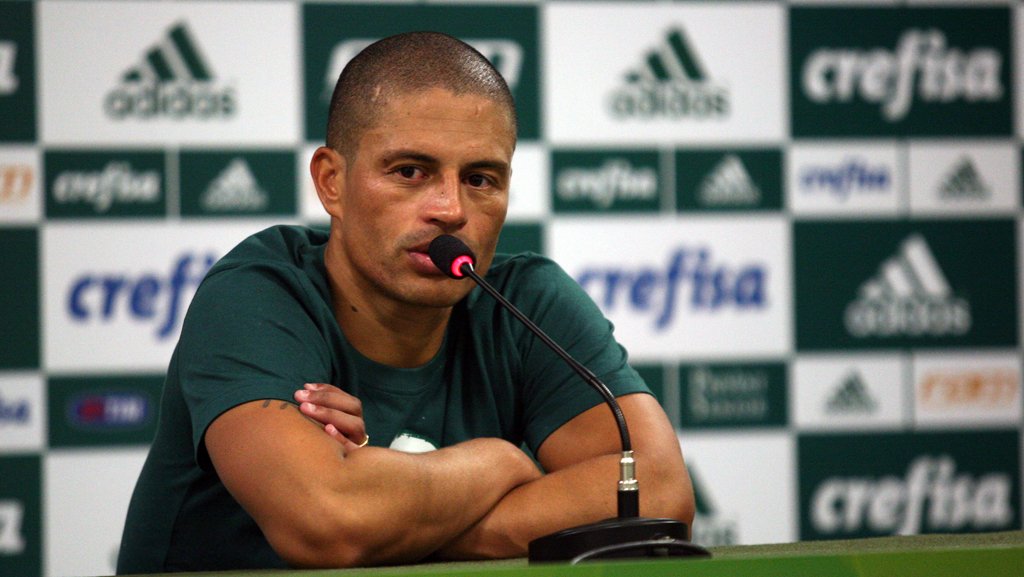 Fabio Menotti/Ag. Palmeiras/Divulgação _ O craque Alex concedeu entrevista coletiva depois do seu jogo de despedida, neste sábado (28)