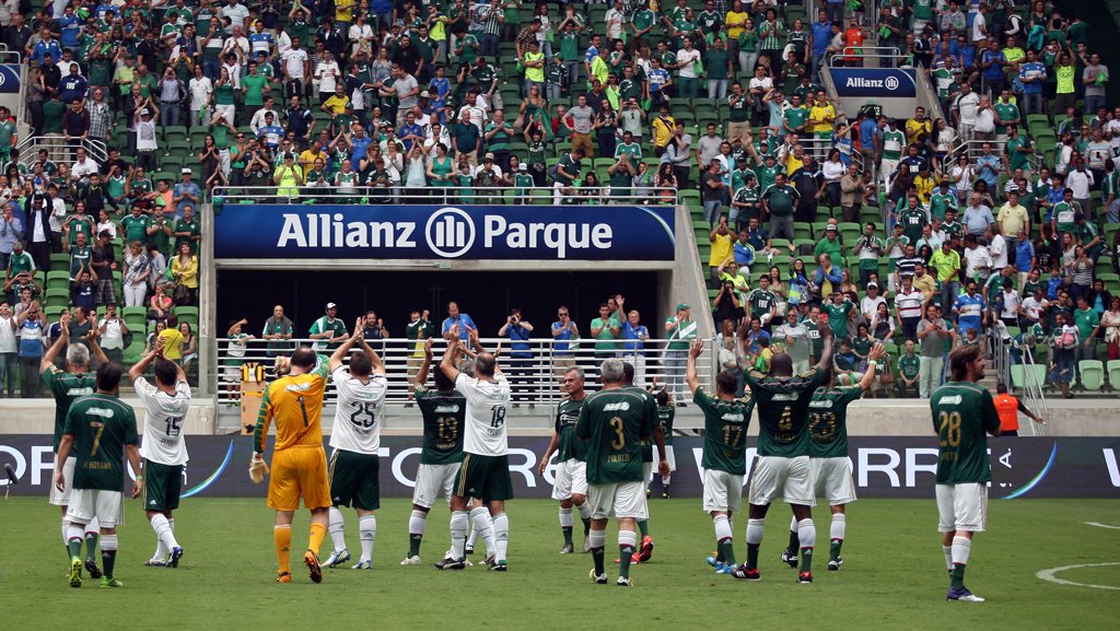 Fabio Menotti/Ag. Palmeiras/Divulgação _ Os ídolos do Verdão que participaram da celebração saudaram a torcida ao fim do certame e foram ovacionados