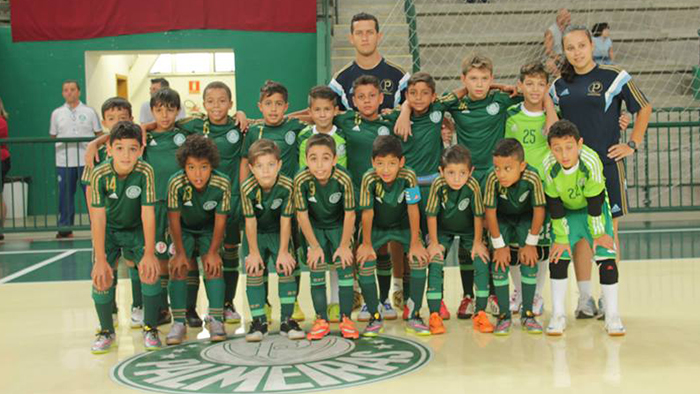 Divulgação _ A equipe Sub-8 lidera a categoria com seis pontos – duas vitórias, 18 gols  marcados e um sofrido