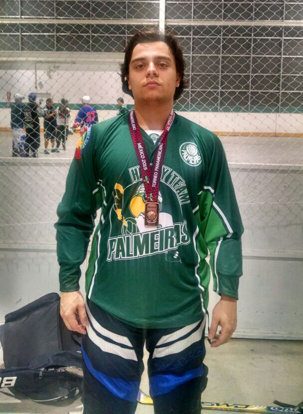 Divulgação _ Yan Domingues Graciano foi bronze com a Seleção Brasileira no segundo Pan-Americano de Ice Hockey