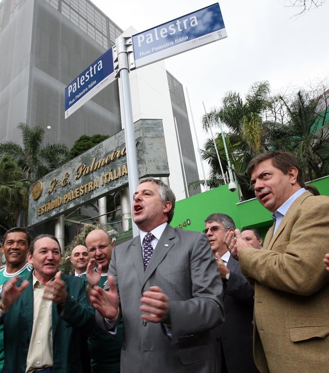 Fabio Menotti/Ag. Palmeiras/Divulgação_O Presidente Paulo Nobre revelou a placa da rua Palestra Italia