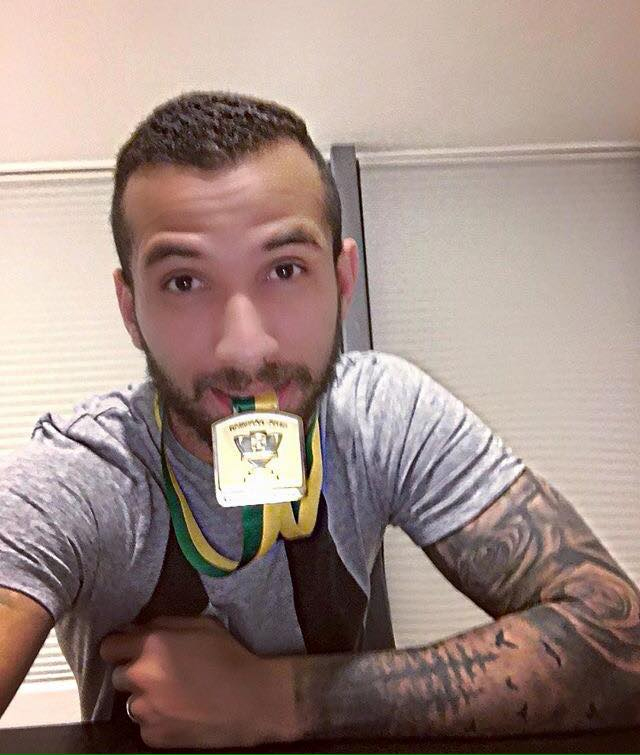 Divulgação_Leandro participou da campanha da Copa do Brasil 2015 e recebeu a medalha de campeão