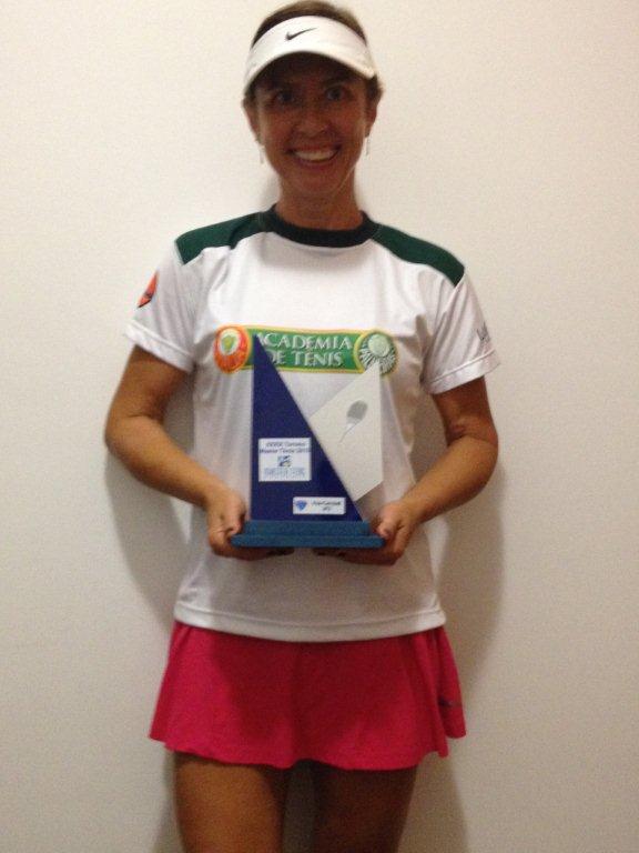 Divulgação _ No ano passado, Rosely Ozanich foi eleita a melhor tenista de sua categoria, pela Federação Paulista de Tênis