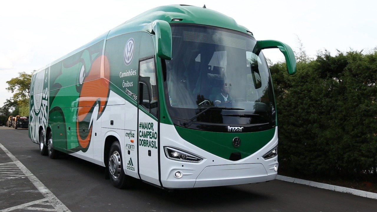 Palmeiras reestiliza ônibus oficial e marca estreia para jogo