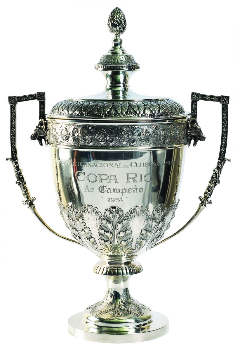 A taça do Torneio Internacional de Clubes Campeões é preservada com orgulho pelo clube