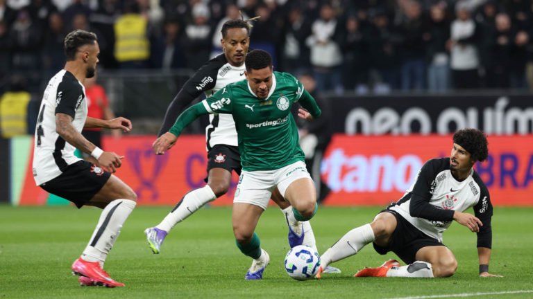 Palmeiras é superado pelo Corinthians no jogo de ida das oitavas de ...
